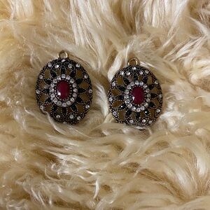 Elegant Black and Red Pendant Necklace